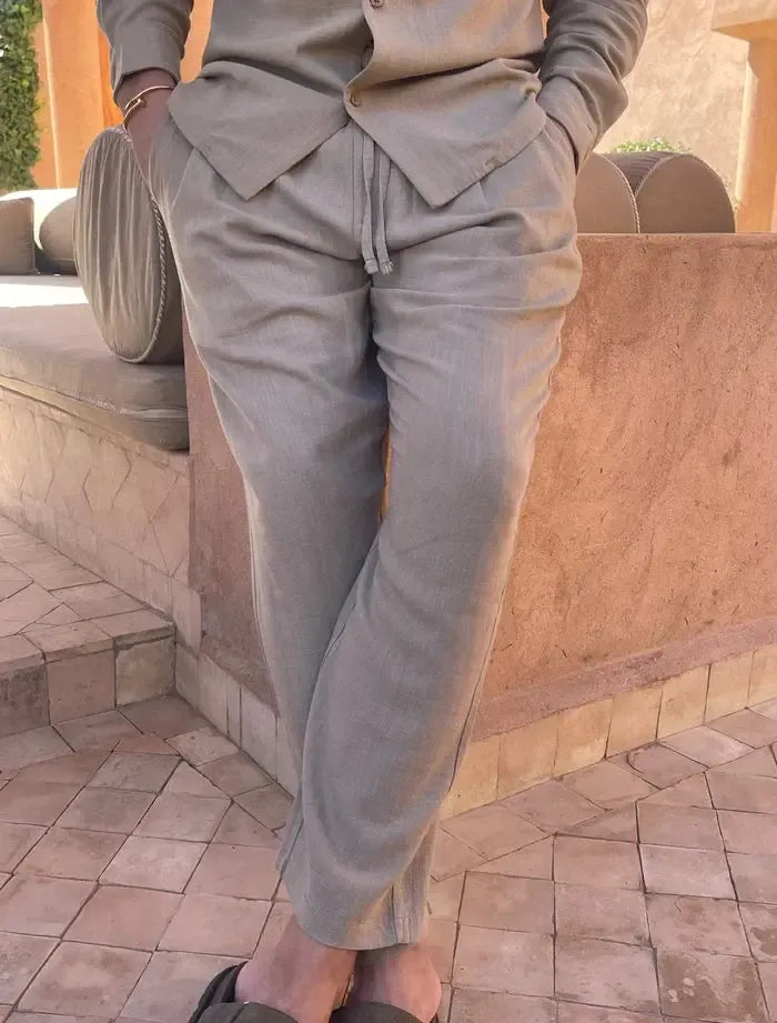 Luźny zestawy wypoczynkowy z lnu – koszula zapinana na guziki i spodnie ze ściągaczem