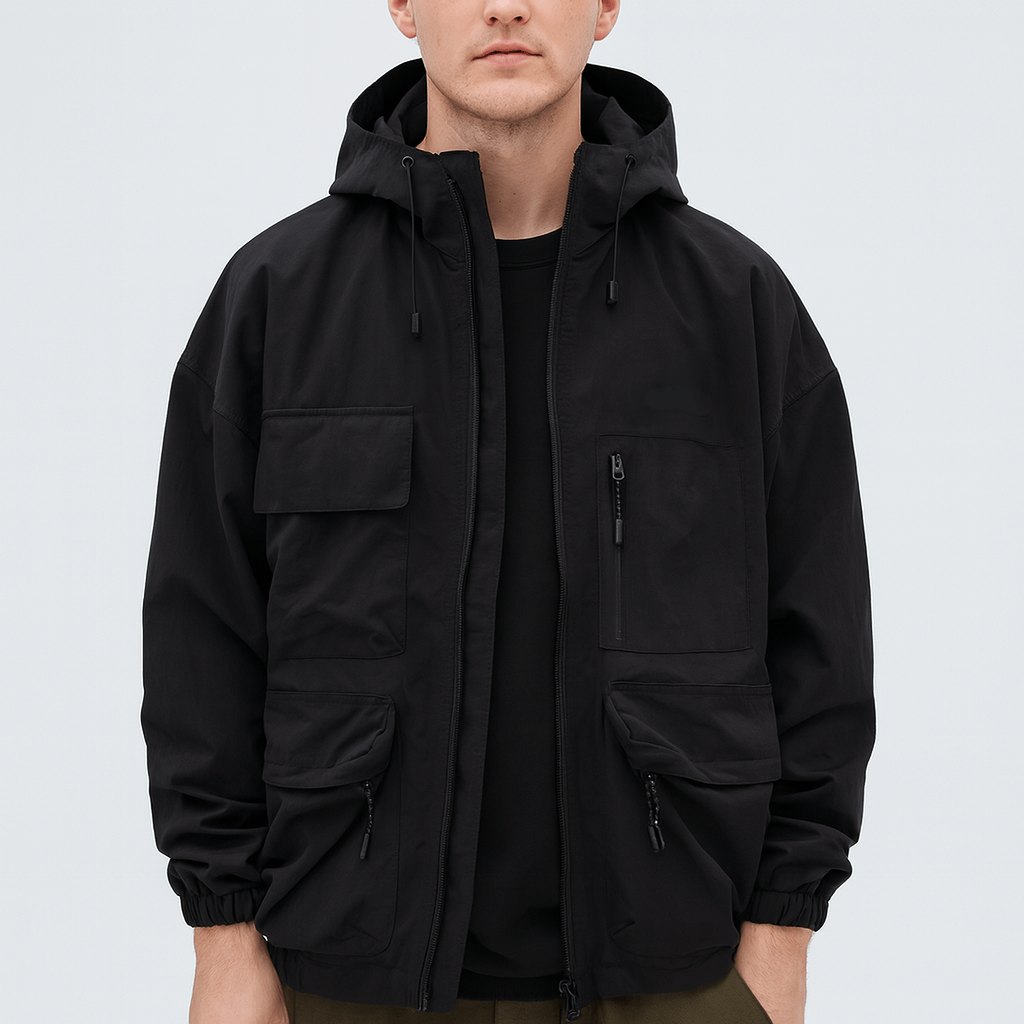 Lekką wiatrówka z kapturem