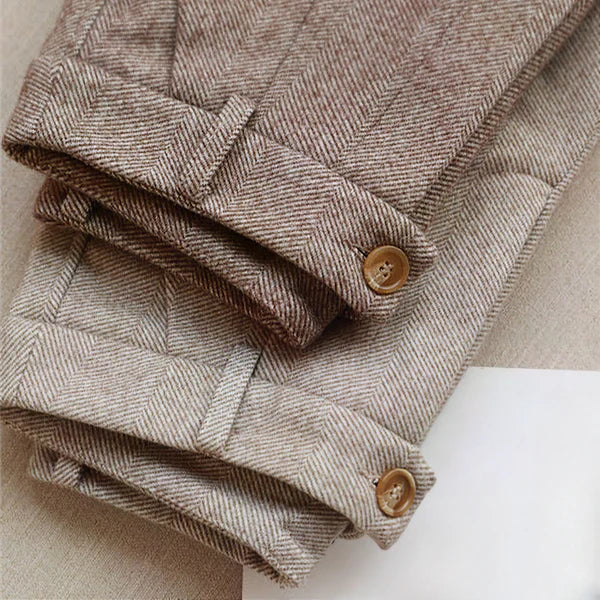 Luźne, dopasowane spodnie w stylu retro vintage