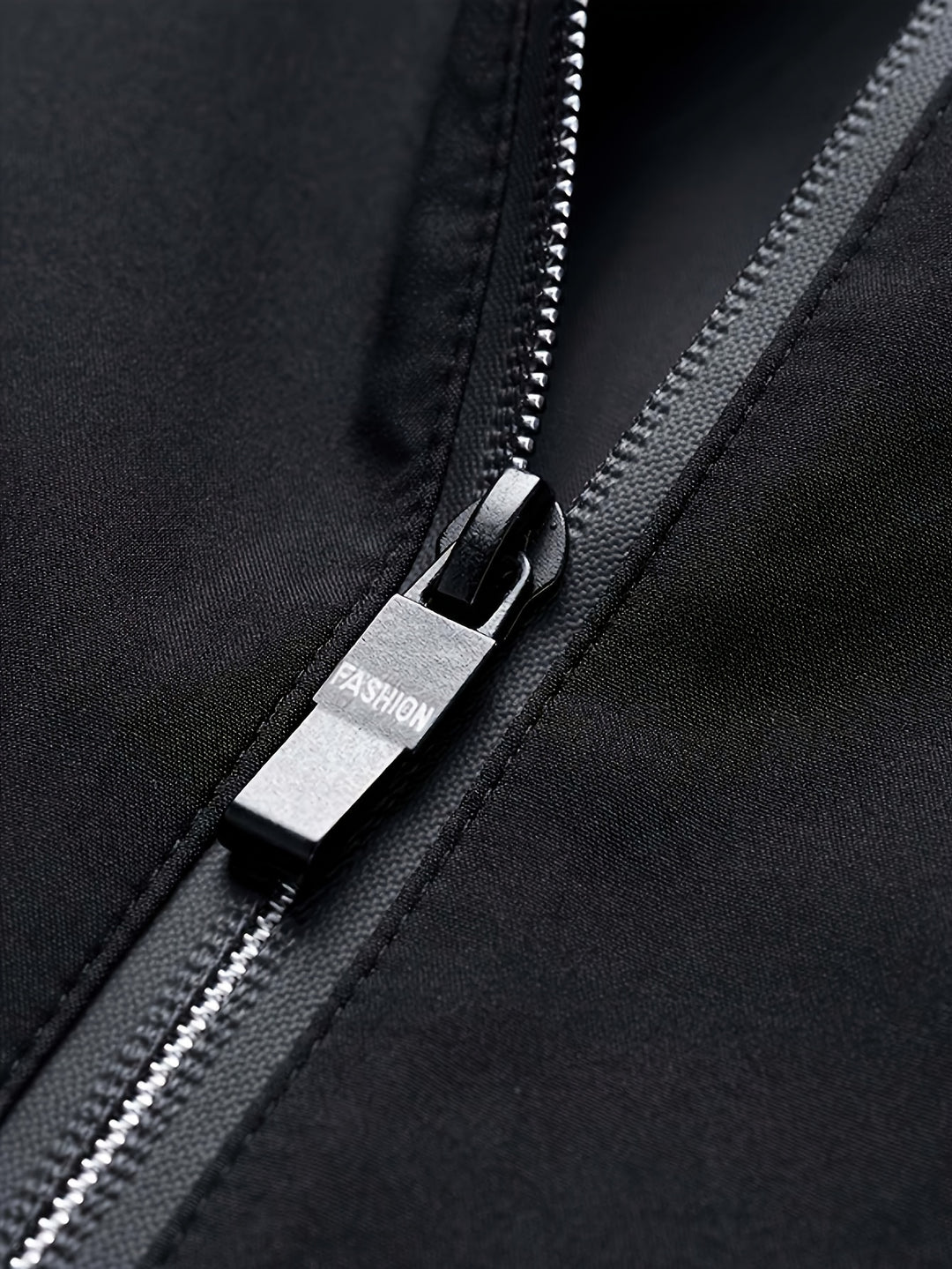 Sportowa kurtka wiatrówka z kapturem