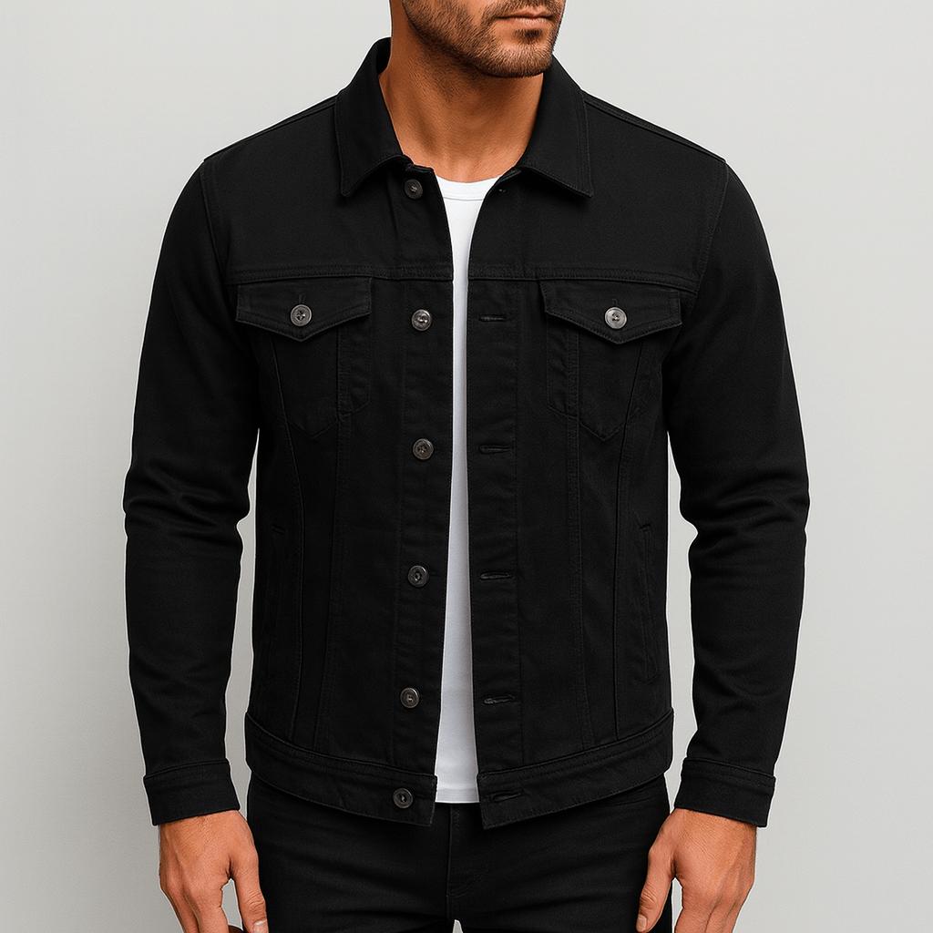 Kurtka o dopasowanym kroju z kieszeniami na piersi i klasycznym zapięciem na guziki